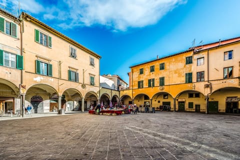 Landmark view, Location