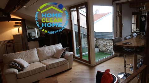 Day, Photo of the whole room, Decorative detail, On site, City view, cot, Quiet street view