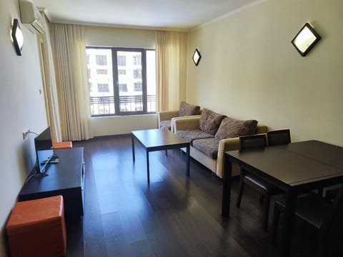 TV and multimedia, Living room, Dining area, air conditioner