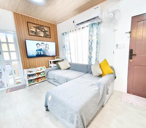Communal lounge/ TV room, TV and multimedia, Living room, Photo of the whole room, Evening entertainment, Bedroom, air conditioner