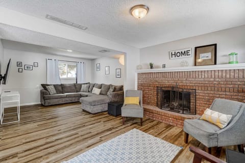 Wonderful Pines Spacious Yard w Cozy Fireplace House in Colorado Springs
