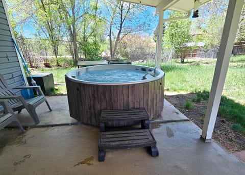 Wonderful Pines Spacious Yard w Cozy Fireplace House in Colorado Springs