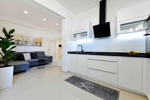 Summer, Kitchen or kitchenette, Living room, Seating area