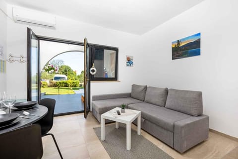 Summer, Living room, Seating area, Dining area, air conditioner