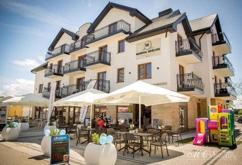 Property building, Restaurant/places to eat