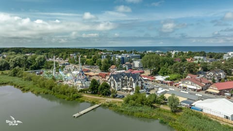 Neighbourhood, Natural landscape, Bird's eye view, Lake view, Location