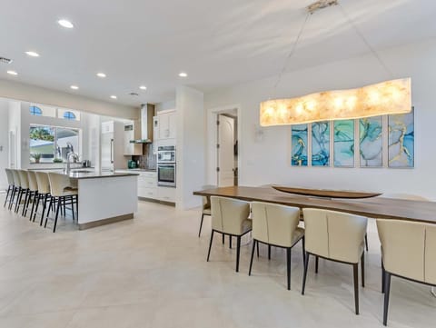 Casa Captiva - Deluxe 5 Bedroom Villa Steps to Beach House in Sanibel Island