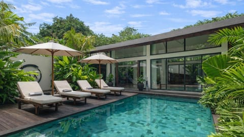 Property building, Garden view, Pool view, Swimming pool, sunbed