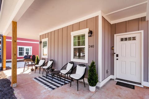 Patio, Day, Seating area