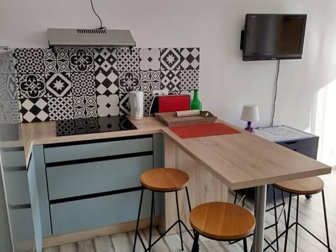 Studio cabine climatisé avec piscine et parking à Bormes-les-Mimosas - FR-1-610-105 Cabin in Le Lavandou