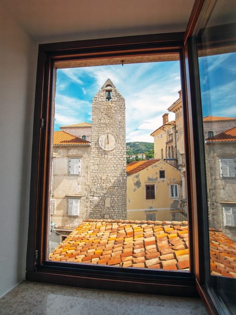 Nearby landmark, Neighbourhood, City view, Street view