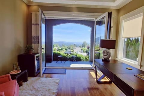 Day, Natural landscape, Garden, View (from property/room), Balcony/Terrace, Living room, Garden view, Mountain view