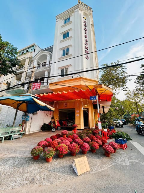 Property building, Location