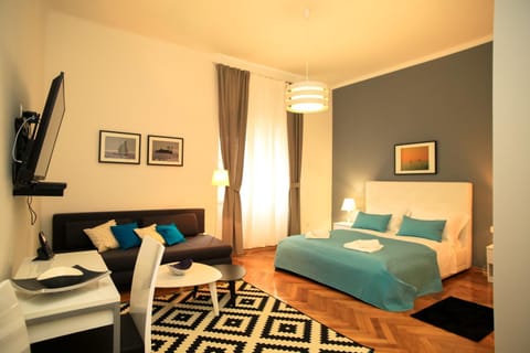 Bed, Coffee/tea facilities, Living room, Bedroom