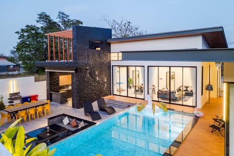 Property building, Patio, Balcony/Terrace, Pool view, Swimming pool, sunbed