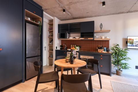 Kitchen or kitchenette, Seating area