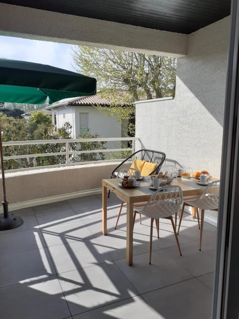 Patio, Day, View (from property/room), Balcony/Terrace, Dining area