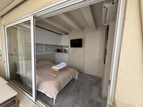 Mania's Studio by Lycabetus Apartment in Athens