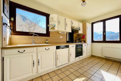 Pretty F4 house with loggia in Briançon House in Briançon