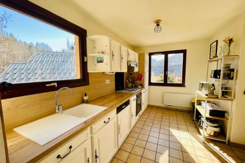 Pretty F4 house with loggia in Briançon House in Briançon