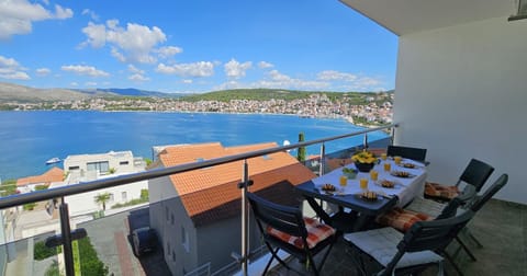 Day, Natural landscape, View (from property/room), Balcony/Terrace, Seating area, Dining area, Sea view