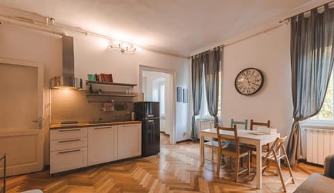 Kitchen or kitchenette, Living room, Seating area, Dining area, oven, stove