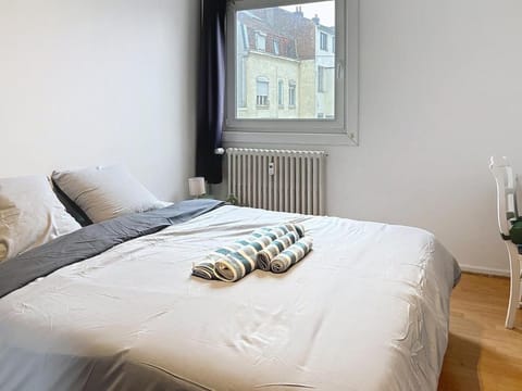 Bed, Photo of the whole room, Bedroom, internet, towels