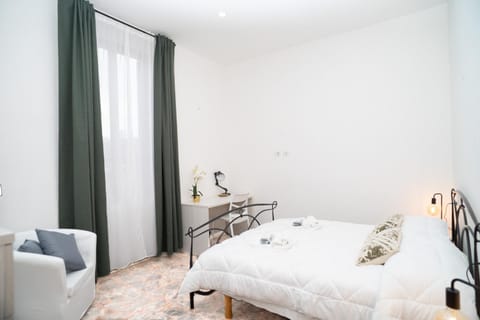 Bed, Photo of the whole room