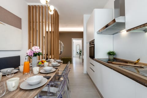 Kitchen or kitchenette, Dining area, kitchen