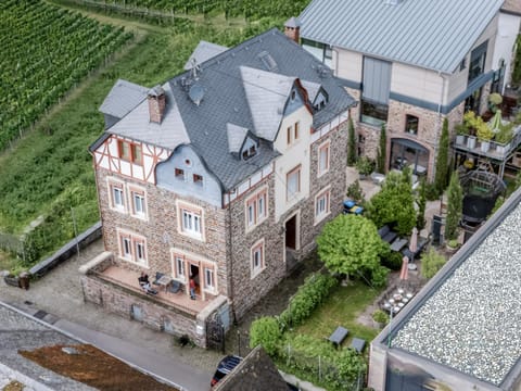 Property building, Facade/entrance, Garden, Balcony/Terrace