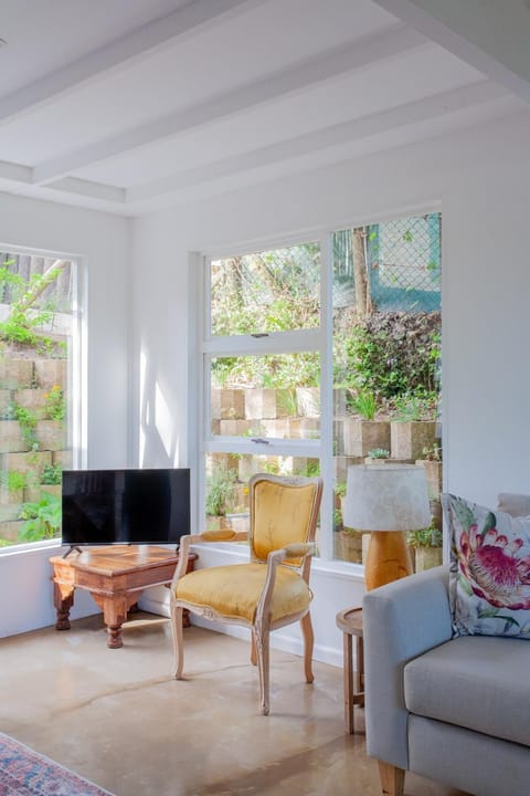 Communal lounge/ TV room, Seating area, Garden view