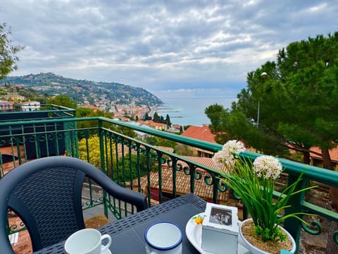 Patio, Day, Natural landscape, View (from property/room), Balcony/Terrace, Dining area, Mountain view, Sea view