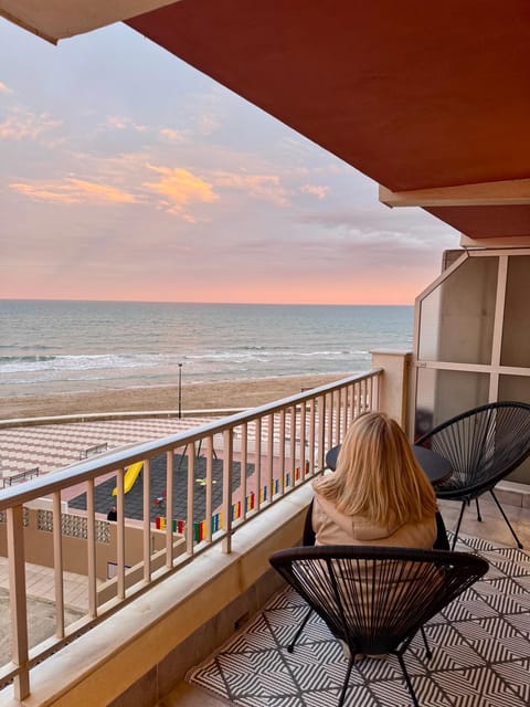 Day, Natural landscape, View (from property/room), Balcony/Terrace, Beach, Sea view, sunbed