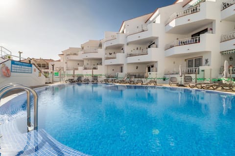 Property building, Pool view, Swimming pool, sunbed