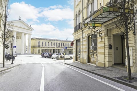 Property building, Neighbourhood, Street view
