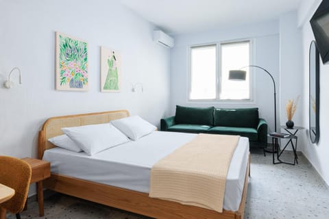 Bed, Photo of the whole room, Seating area