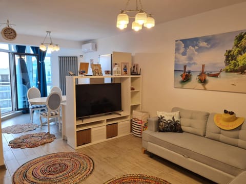 Communal lounge/ TV room, TV and multimedia, Kitchen or kitchenette, Living room, Seating area, Evening entertainment
