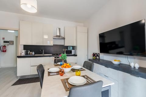 Kitchen or kitchenette, Kitchen or kitchenette, Dining area