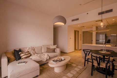 Yas Island Elegant 2BR with Lake & Pool View Apartment in Abu Dhabi