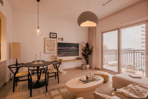 Yas Island Elegant 2BR with Lake & Pool View Apartment in Abu Dhabi