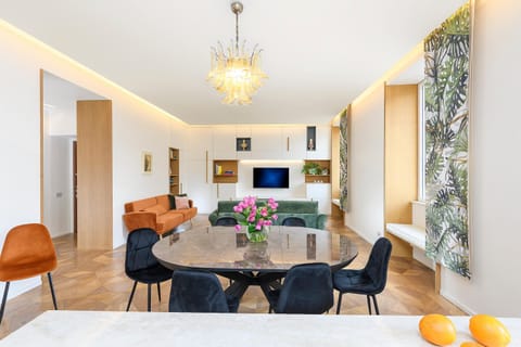 Communal lounge/ TV room, TV and multimedia, Living room, Seating area, Dining area, Evening entertainment