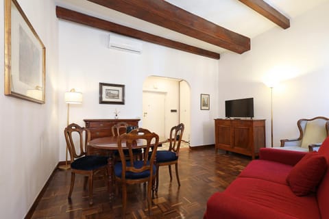 Communal lounge/ TV room, Living room, Dining area, Evening entertainment