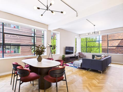 TV and multimedia, Living room, Seating area, Dining area, Evening entertainment