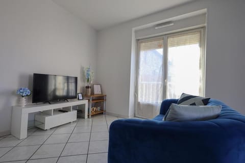 Communal lounge/ TV room, TV and multimedia, Living room, Seating area