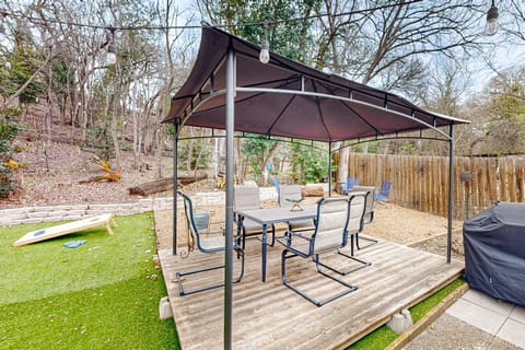 Play Room, Patio and Fire Pit! Cozy Kerrville Home House in Kerrville