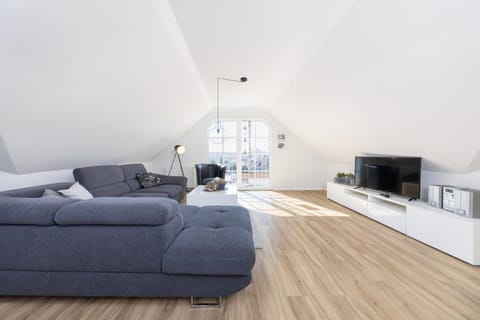 TV and multimedia, Living room, Photo of the whole room, Seating area