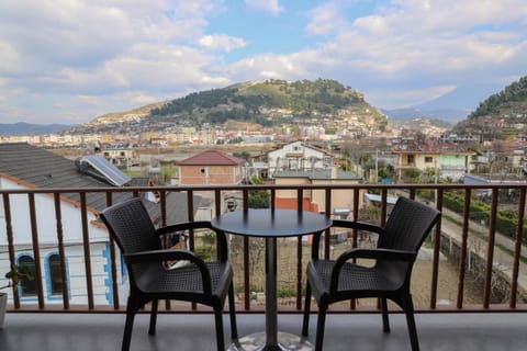 Patio, Natural landscape, View (from property/room), Balcony/Terrace, Seating area, City view, Mountain view