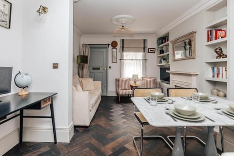 The Emerald - Central Henley, 2 Bedroom House House in Henley-on-Thames