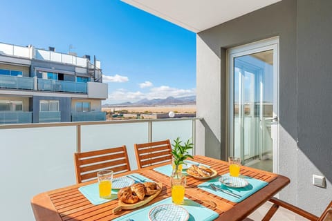 View (from property/room), Balcony/Terrace, Dining area