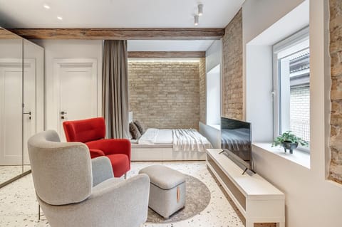 Bed, TV and multimedia, Living room, Photo of the whole room, Seating area, Bedroom, wardrobe